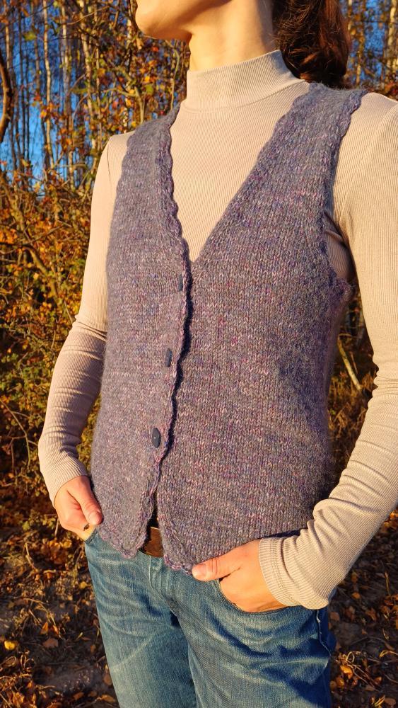Love Story Vest | Wzór w języku polskim