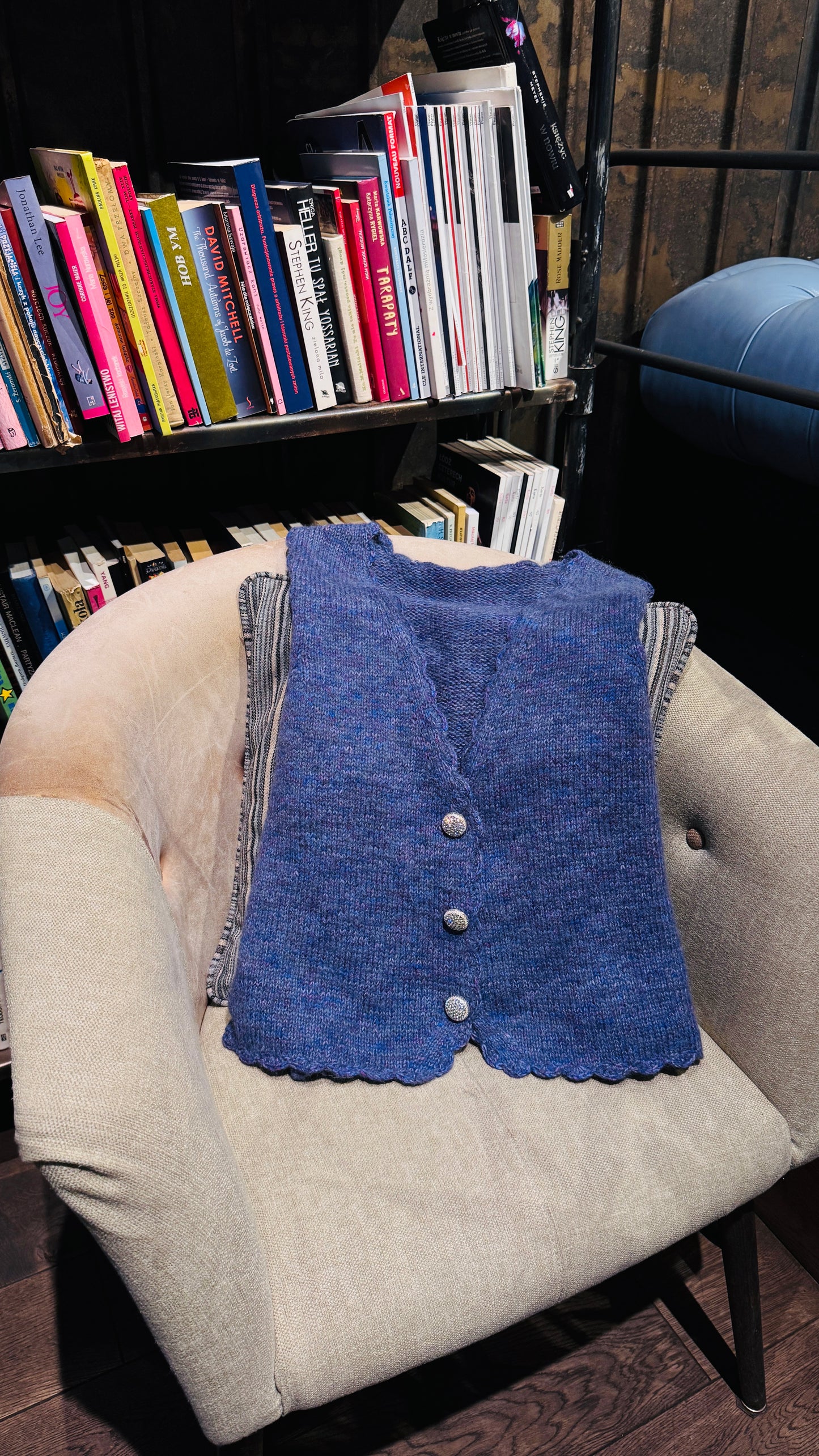 Love Story Vest | Wzór w języku polskim