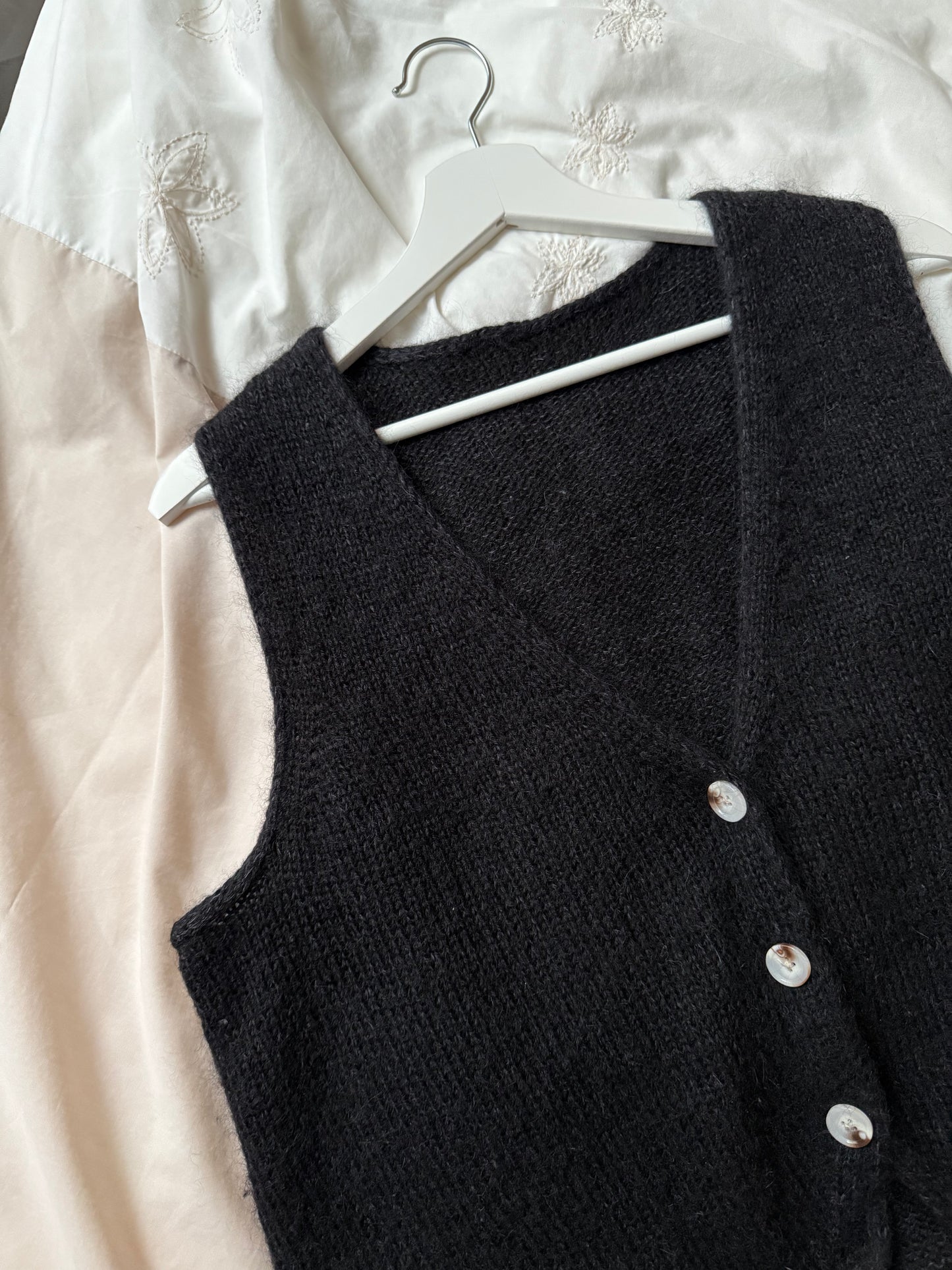 NYX Vest. Wzór dziewiarski w języku polskim.